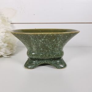 Vintage Brush USA Pottery 940 Green Speckled Pedestal Planter | Art Deco Vase